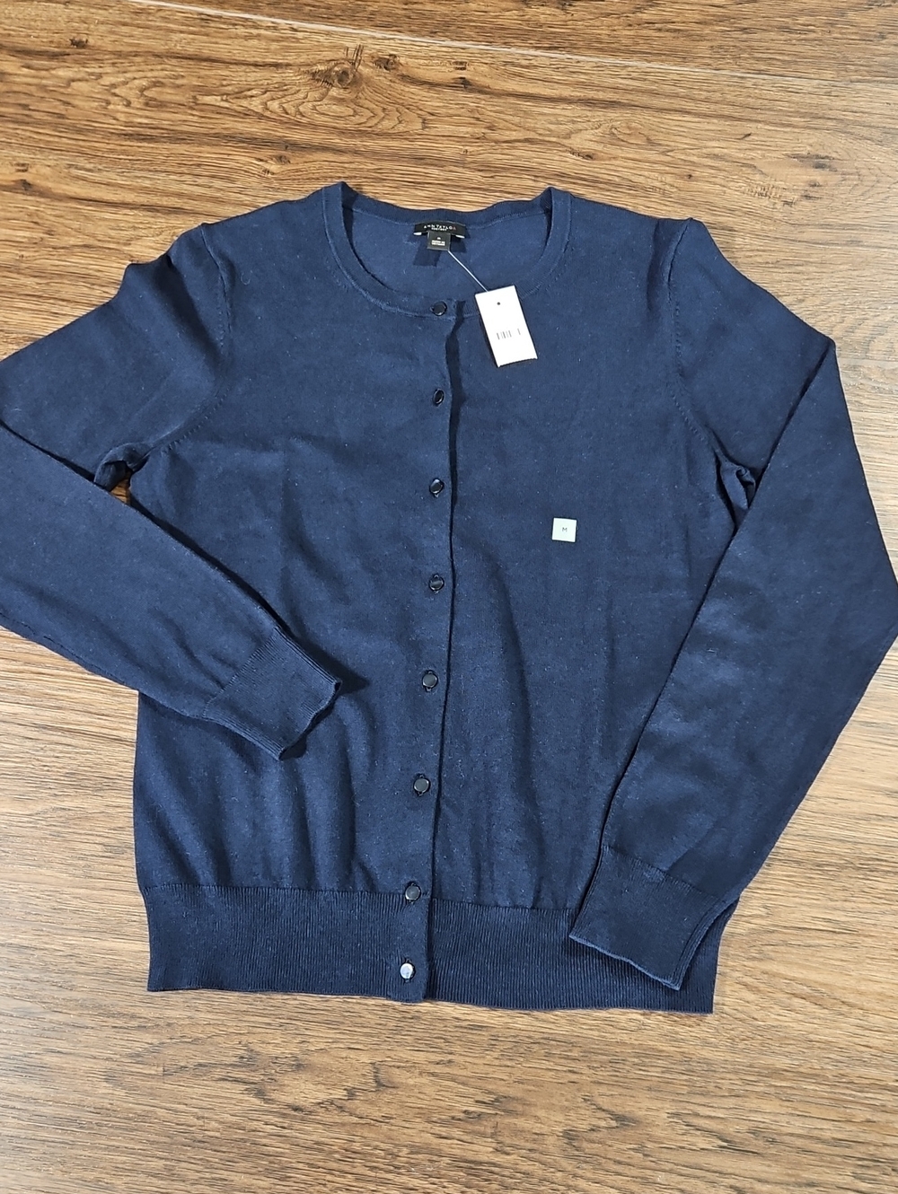 NWT Ann Taylor Factory slim fit cardigan in women's size Medium